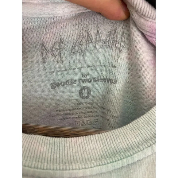 Def Leppard womens short sleeve t shirt Medium high n dry goodie two sleeves - Picture 3 of 6